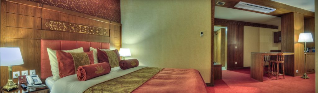 zandiyeh-hotel-honeymoon-suite