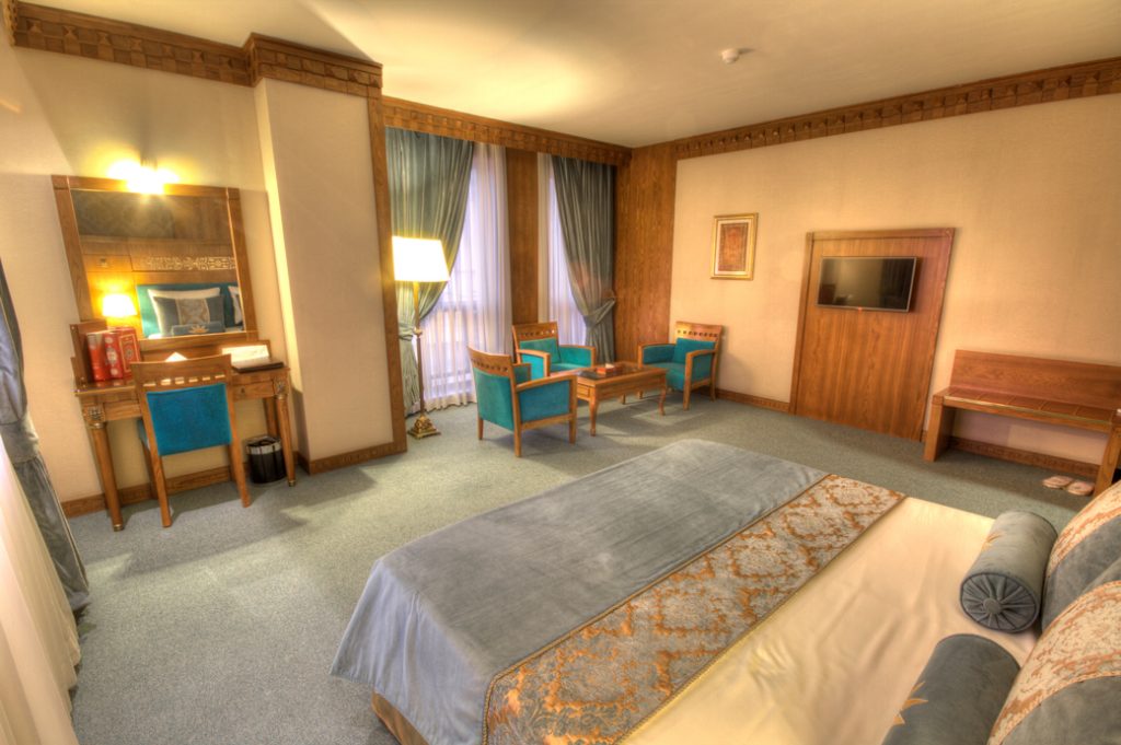 zandiyeh-hotel-honeymoon-suite